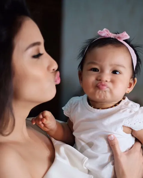 Pose berdua duck face Chelsea dan Nastusha yang bikin gemas. So cute! /©instagram.com/chelseaoliviaa