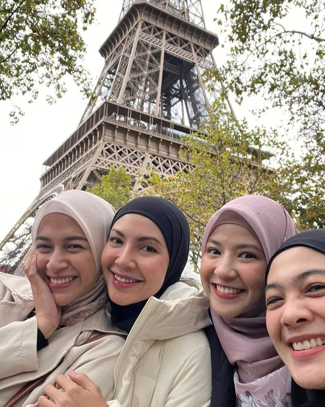 Tetap Berbusana Syari