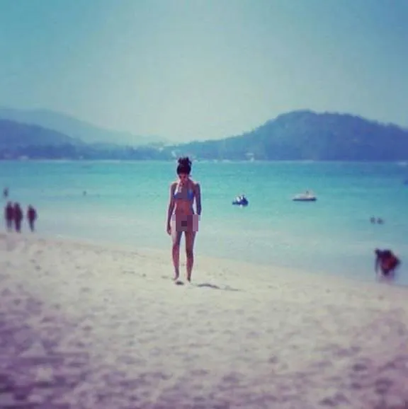 Ini dia pose berbikini Navya yang tampil hot © Pinkvilla.com