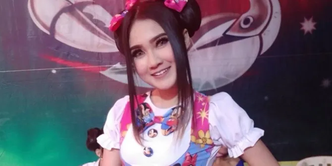 Nella Kharisma mempopulerkan lagu Jaran Goyang yang dirilis tahun 2017 © instagram.com/nellakharisma