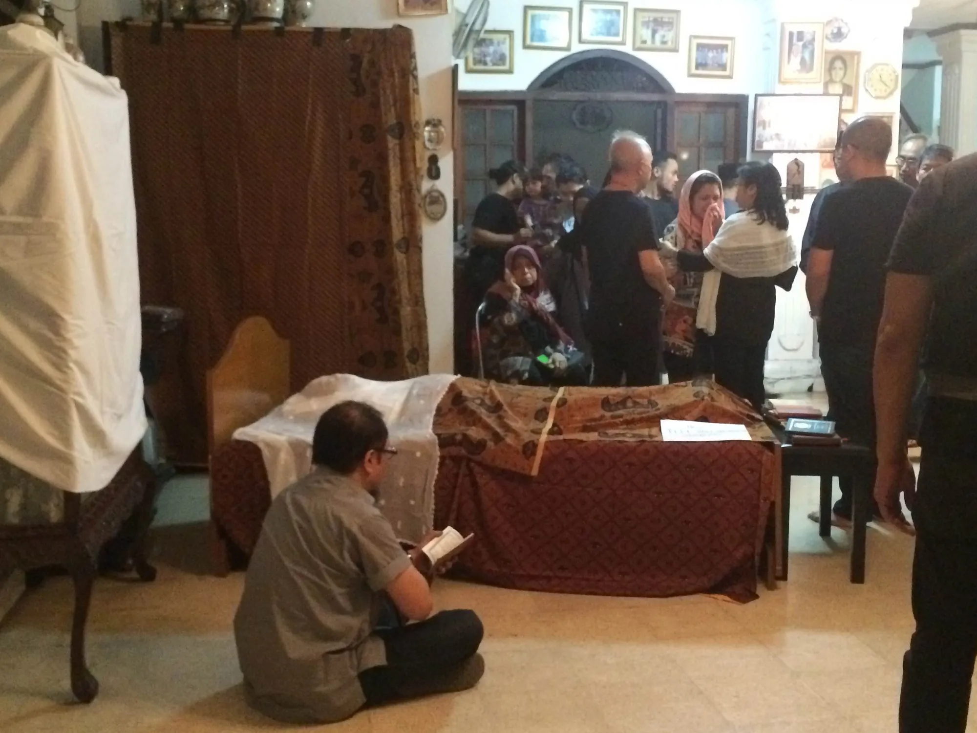 Suasana rumah duka di bilangan Panglima Polim © KapanLagi.com®/Fikri Alfi Rosyadi