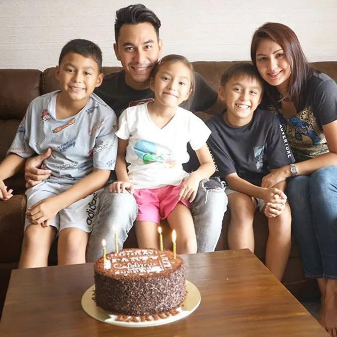 Darius merayakan ulang tahun bersama anak dan istri (credit: instagram.com/dagnesia)