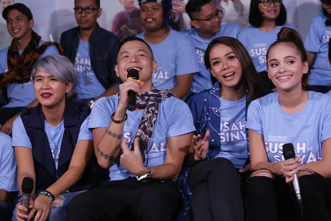 Film SUSAH SINYAL bisa ditonton kembali lewat iflix © KapanLagi.com