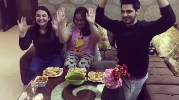 Vin Rana lomba makan pani puri dengan adik-adiknya ©instagram/vinrana