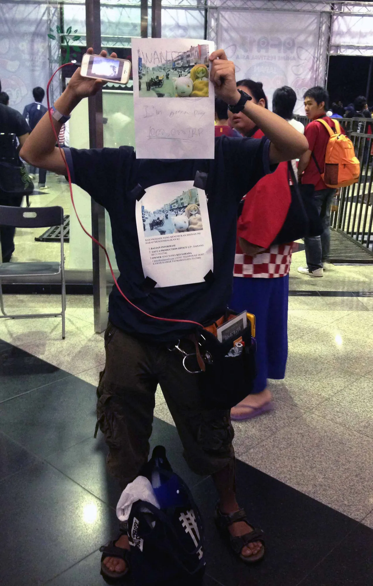 Ada yang bisa membantu mencari boneka yang hilang?