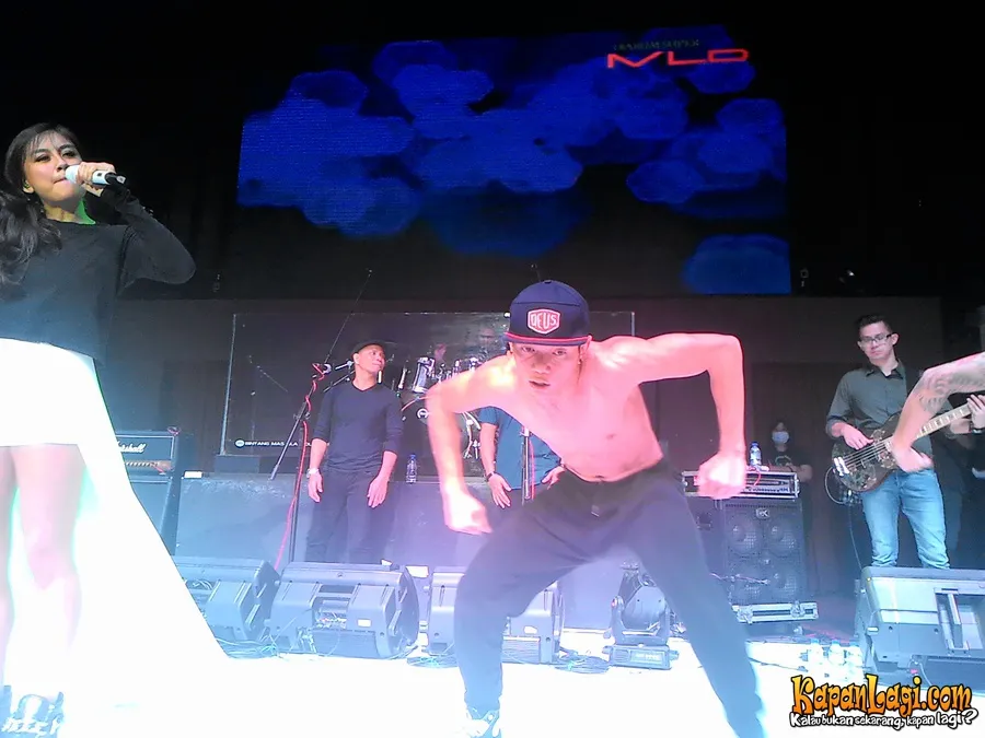 Momen ketika Reza membuka bajunya ©KapanLagi.com®/Soraya