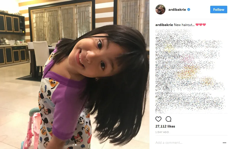 Pose ceria Mikhayla dengan potongan rambut barunya. /©instagram.com/ardibakrie