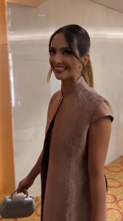 Potret Nia Ramadhani Pakai Songket (Credit: Instagram/ramadhaniabakrie)