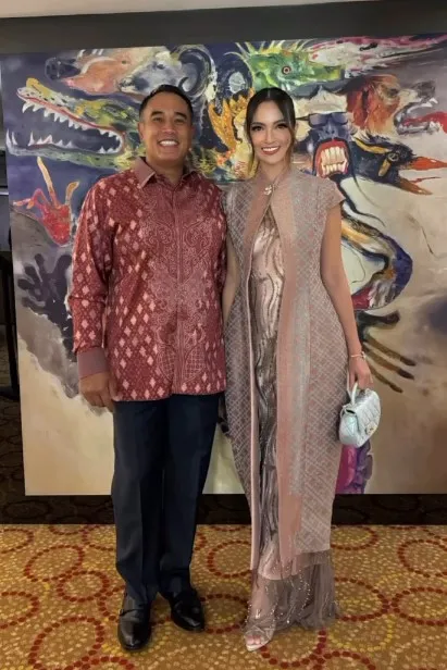 Potret Nia Ramadhani Pakai Songket (Credit: Instagram/ramadhaniabakrie)