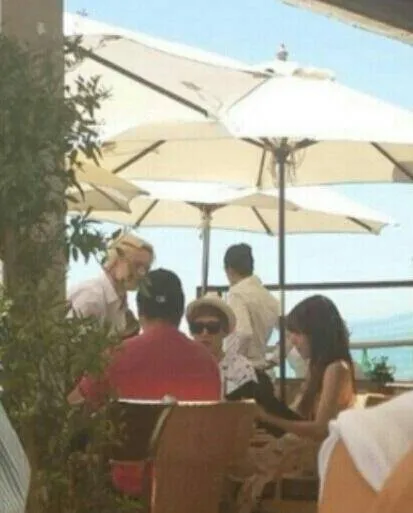 Sebuah foto yang diperkirakan adalah Nichkhun dan Tiffany Girls Generation @allkpop.com
