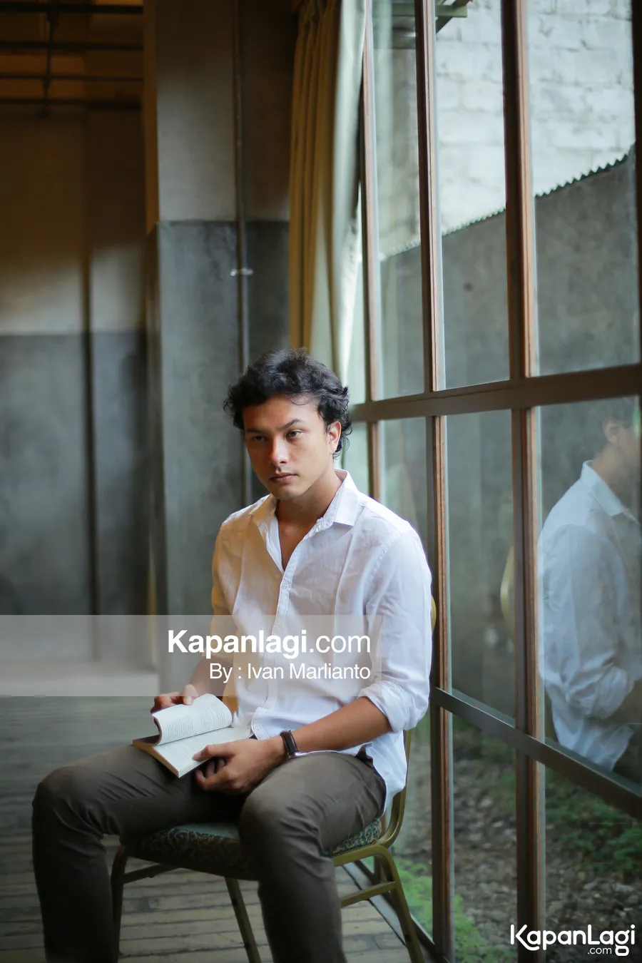 Hobi yang nggak bisa dihilangkan dari Rangga adalah hobinya membaca/©Ivan Marlianto