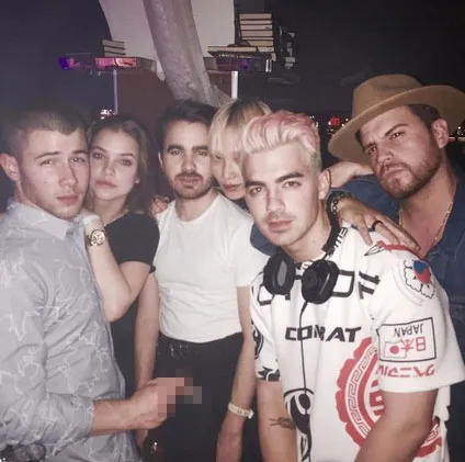 Nick Jonas dan Barbara Palvin ketahuan pesta bareng © Twitter.com/Nickjonasfandom