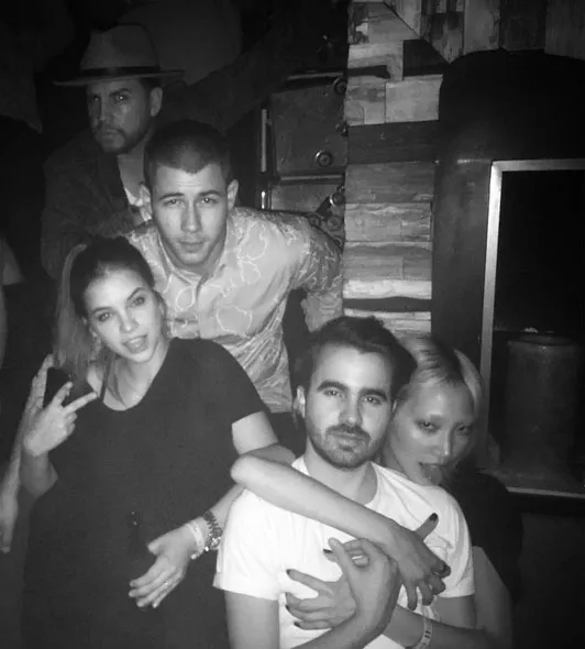 Nick Jonas dan Barbara Palvin pesta bareng © Instagram.com/barbarapalvin