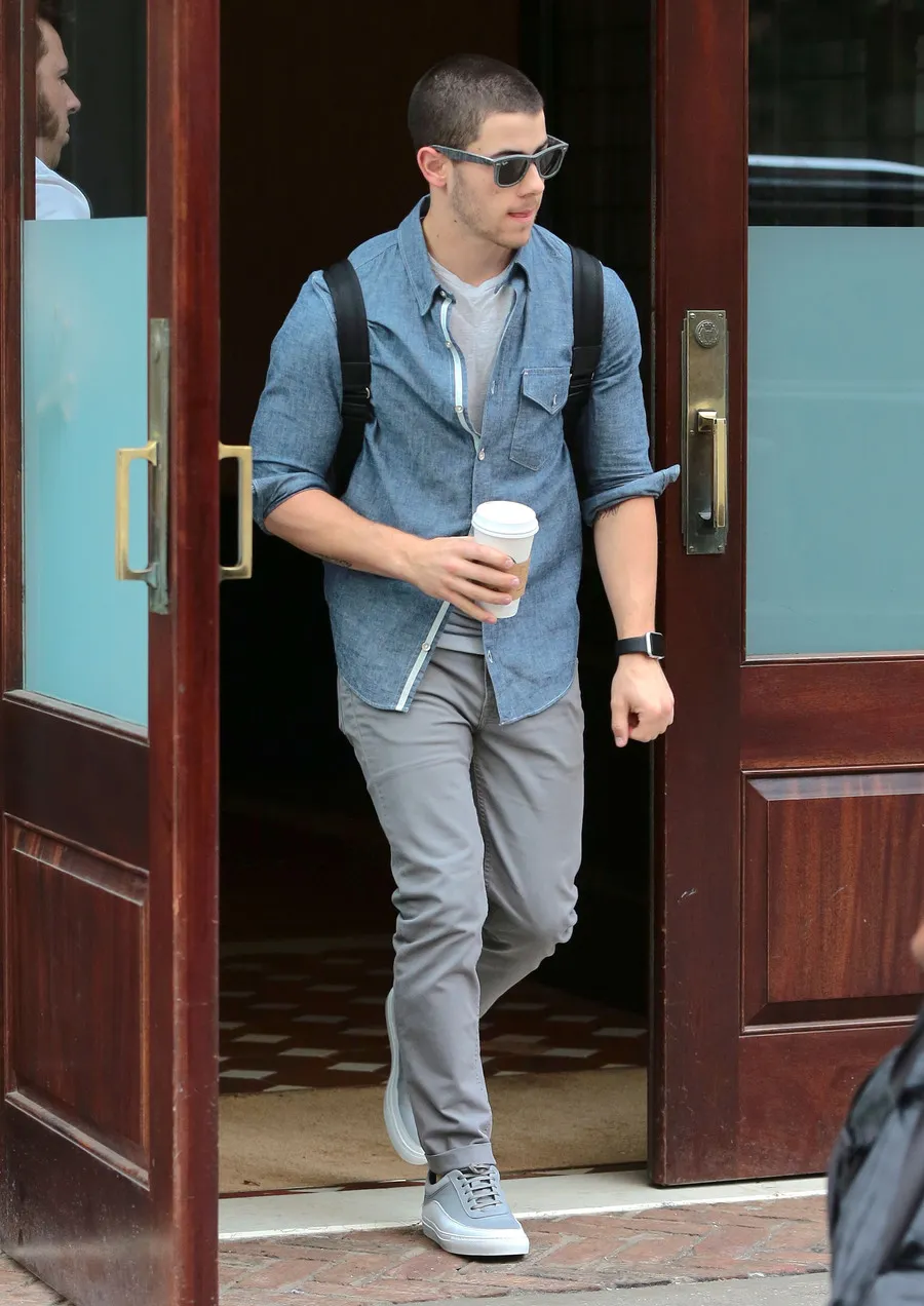 Nick Jonas berharap Olivia Culpo mendapat apa yang terbaik © Fameflynet