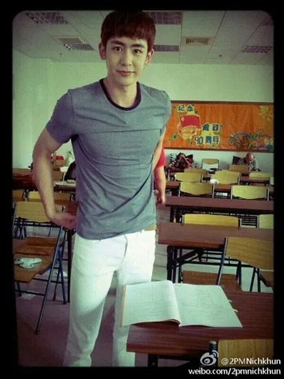 Nichkhun tengah menjalani script reading. ©soompi.com