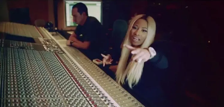 Pokoknya, lain! @necolebitchie.com