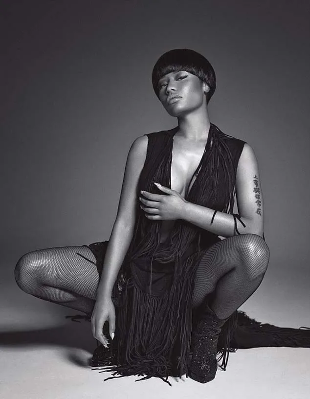 Penampakan Nicki dalam pemotretan majalah fashion ternama @ dailymail.co.uk/L'Uomo Vogue