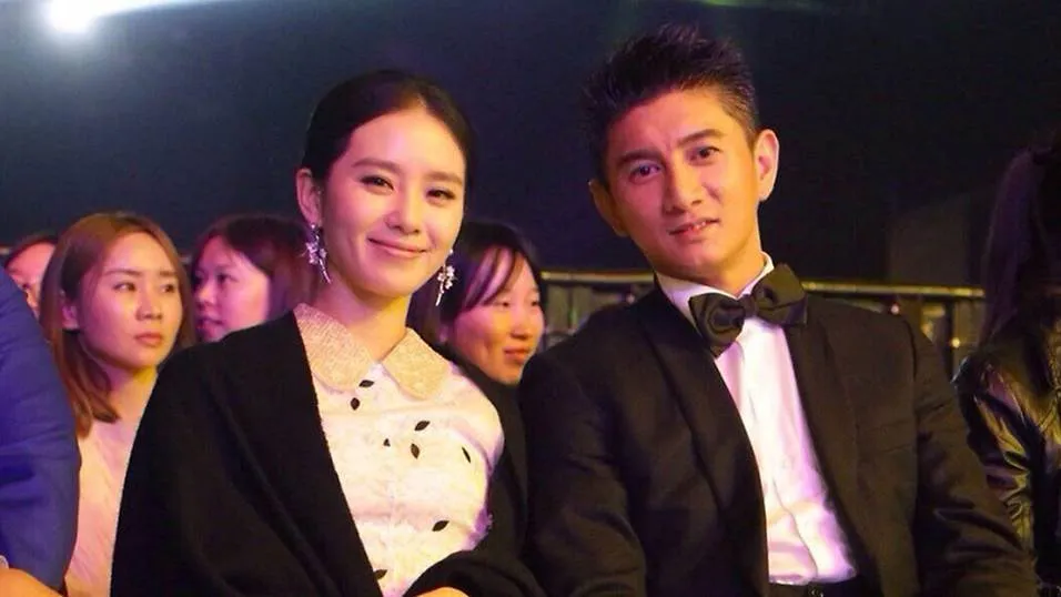Nicky Wu dan Cecilia Liu saat menghadiri Exsquire Men Of The Year Awards 2015. © toggle.sg