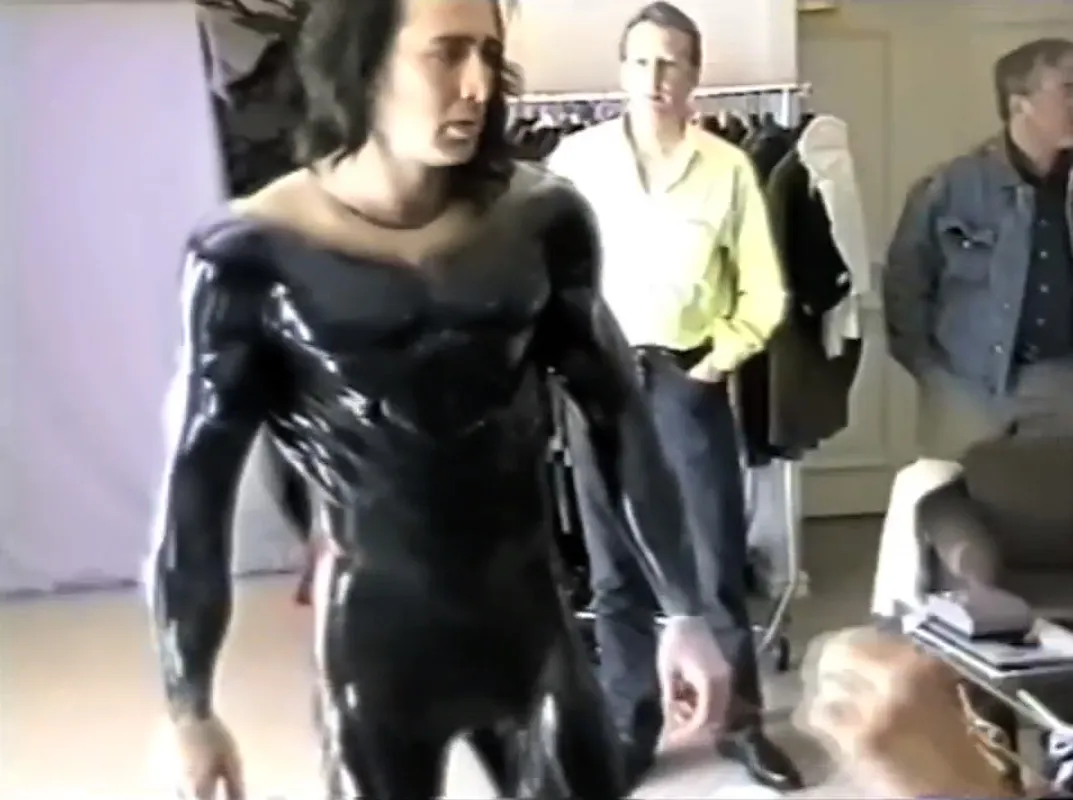 Potret Nicolas Cage saat melakukan fitting kostum Superman ©YouTube/schneppzone