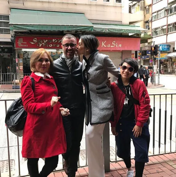 NIkita Mirzani cium cowok bule saat di Hong Kong © Instagram.com/nikitamirzanmawardi