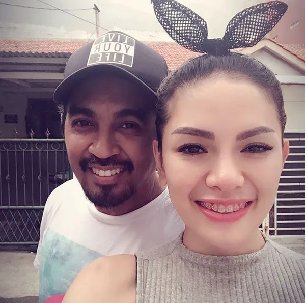 Nikita Mirzani pamer foto selfie bareng Glenn Fredly © Instagram.com/nikitamirzanimawardi1