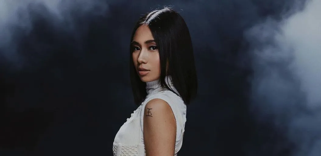 NIKI - Backburner dan Terjemahan