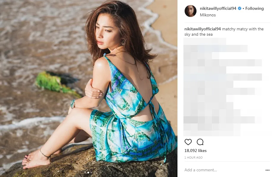 Nikita Willy santai pamer punggung di Yunani ©instagram/nikitawillyofficial94