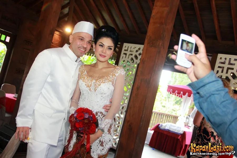 Baru menikah, Nikita harus menghadapi kenyataan pahit.