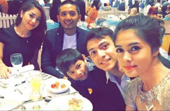 Nikita Willya datang bersama dengan pria yang dikabarkan pacarnya © Instagram.com/bibyalraen13