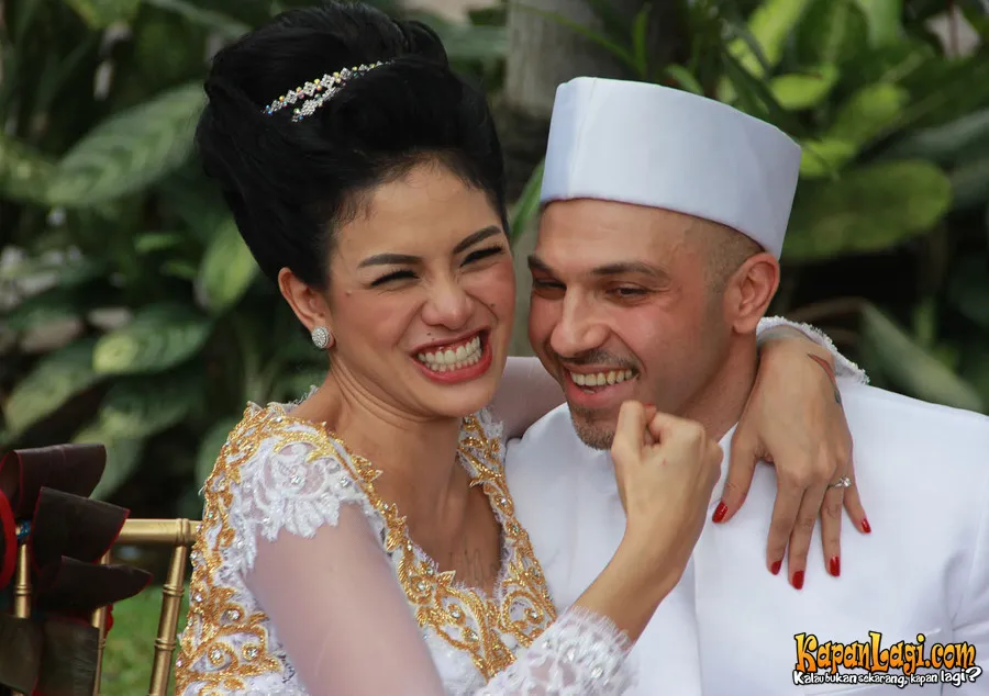 Nikmati puasa bersama suami di rumah baru @ KapanLagi.com®