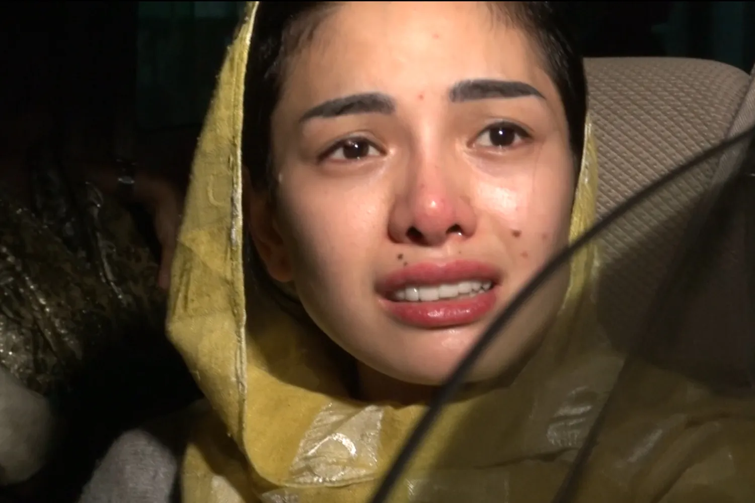 Nikita Mirzani menangis mengetahui kabar kematian ayahnya ©KapanLagi.com®