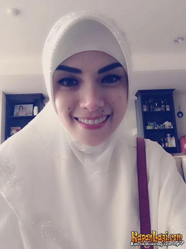 Akankah Nikita Mirzani berhijab? © KapanLagi.com®