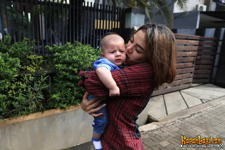 Nikita Mirzani dan Sajad sama-sama menginginkan hak asuh anak. ©KapanLagi.com®/Agus Apriyanto