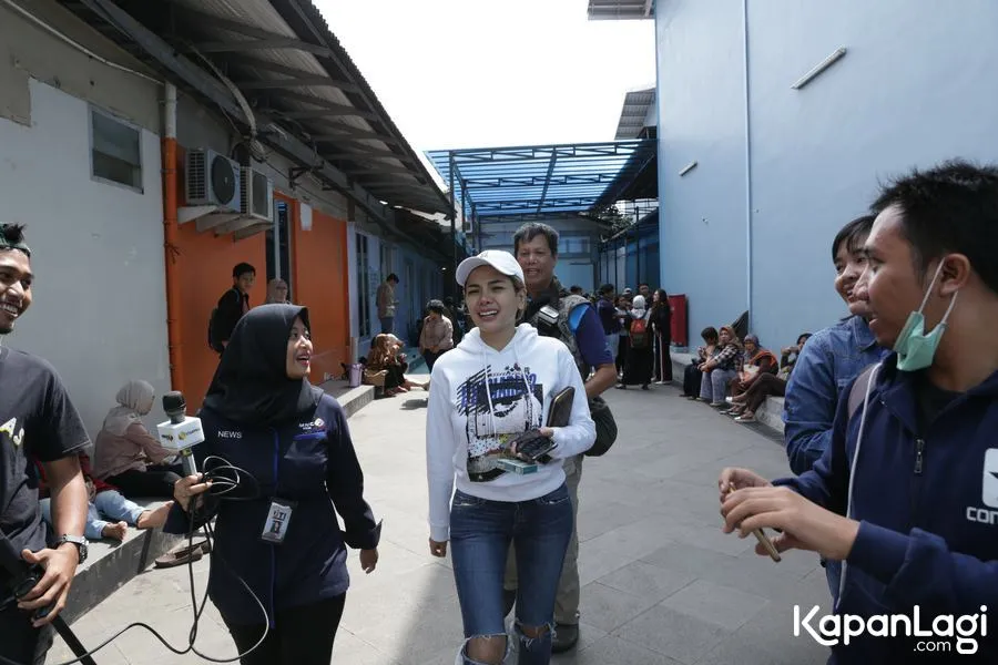 Artis Nikita Mirzani tak mau memperpanjang perkara kecelakaan lalu lintas sang adik. cr: KapanLagi.com/Agus Apriyanto