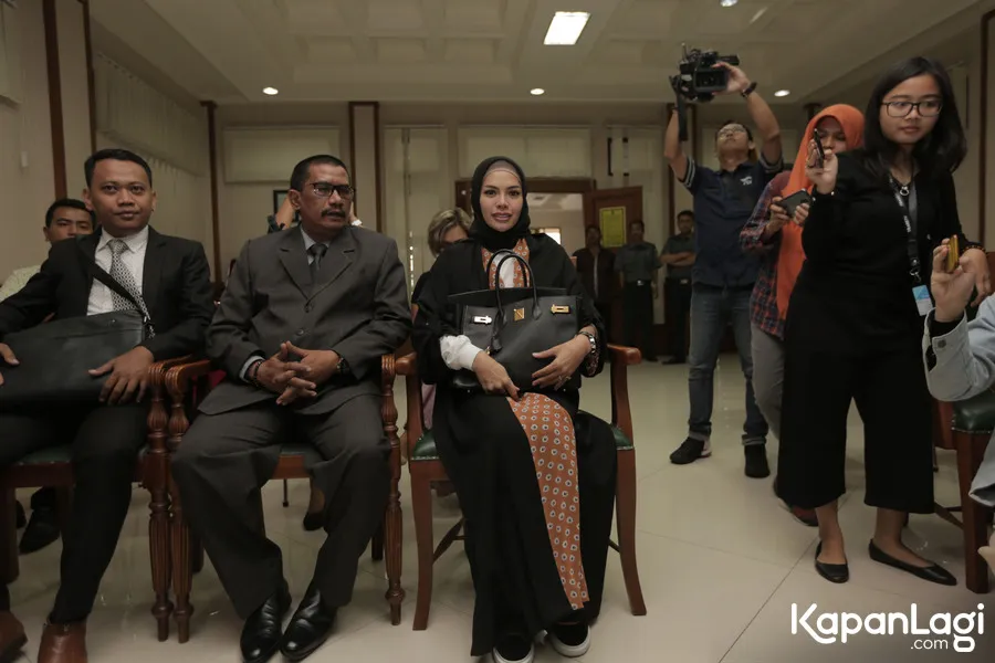 Nikita saat jalani persidangan © KapanLagi.com®/Budy Santoso