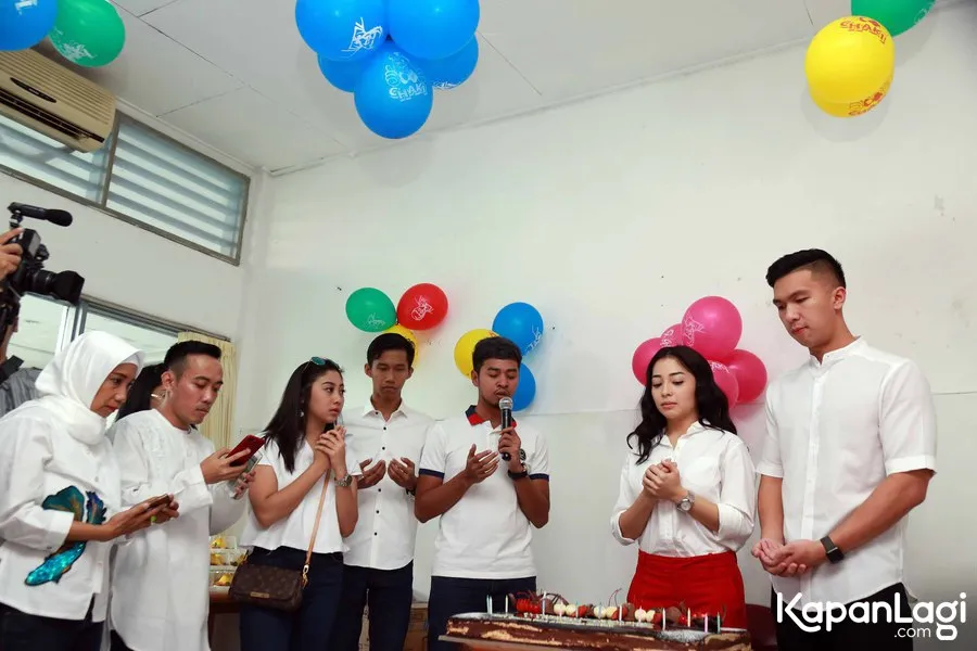 Indra Djokosoetono cukup dekat dengan keluarga Nikita Willy. ©KapanLagi.com/Muhammad Akrom Sukarya