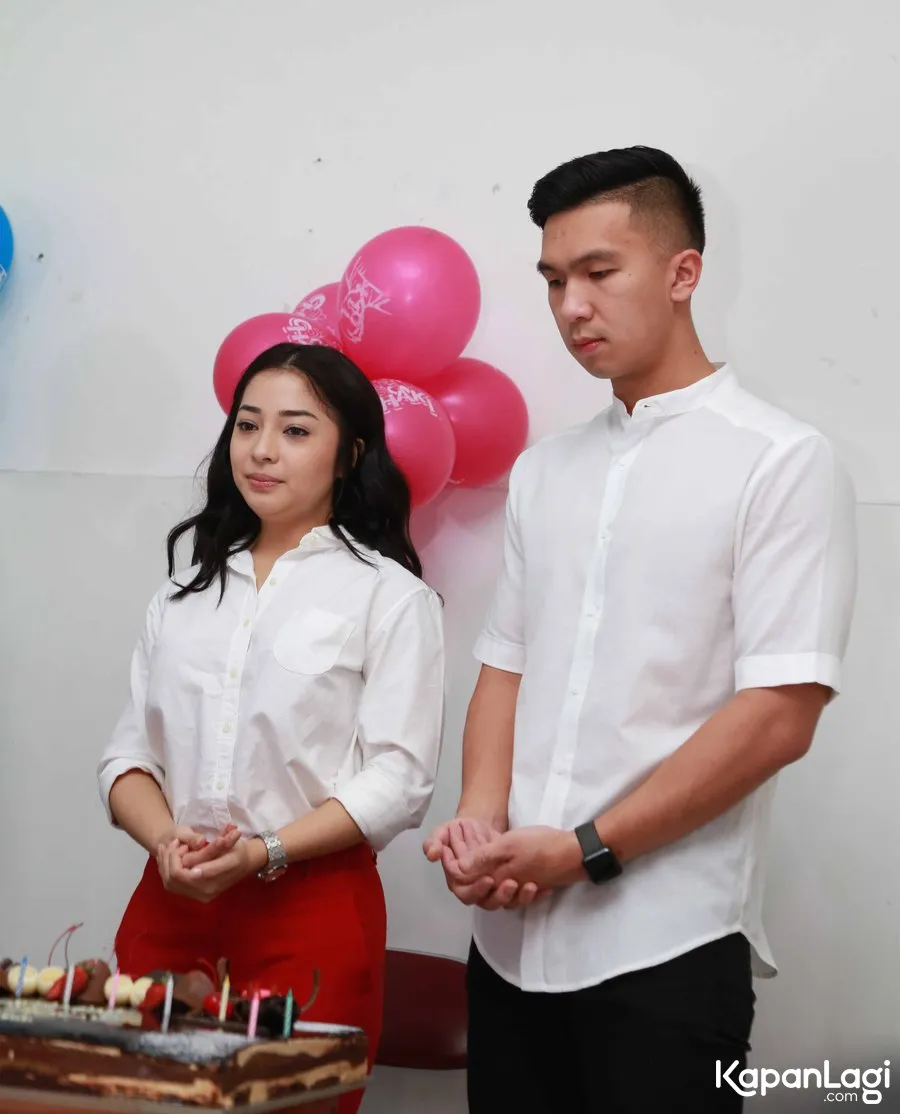 Nikita Willy bersama kekasihnya, Indra Priawan. ©KapanLagi.com/Muhammad Akrom Sukarya