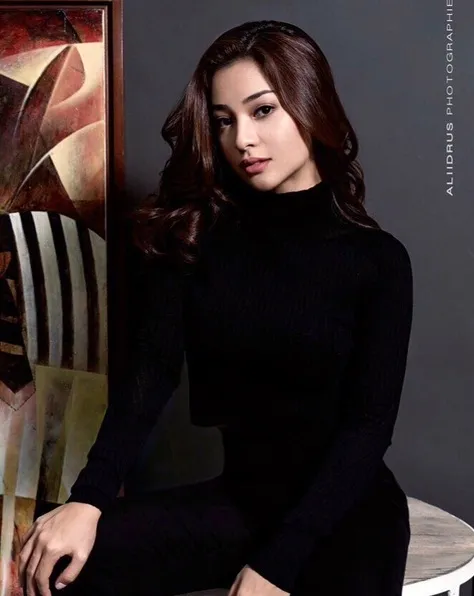 Tampilan anggun Nikita Willy saat lakukan pemotretan. /©instagram.com/nikitawillyofficial94