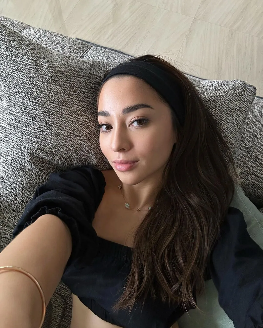 Potret cantik Nikita Willy yang selfie mengenakan baju hitam (Instagram/ nikitawillyofficial94)