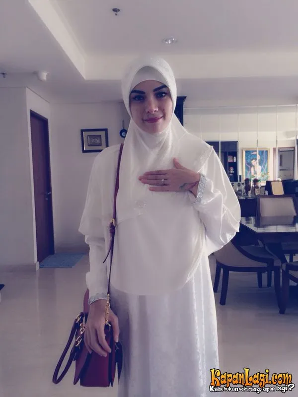 Nikita Mirzani tengah mengandung bayi laki-laki.
