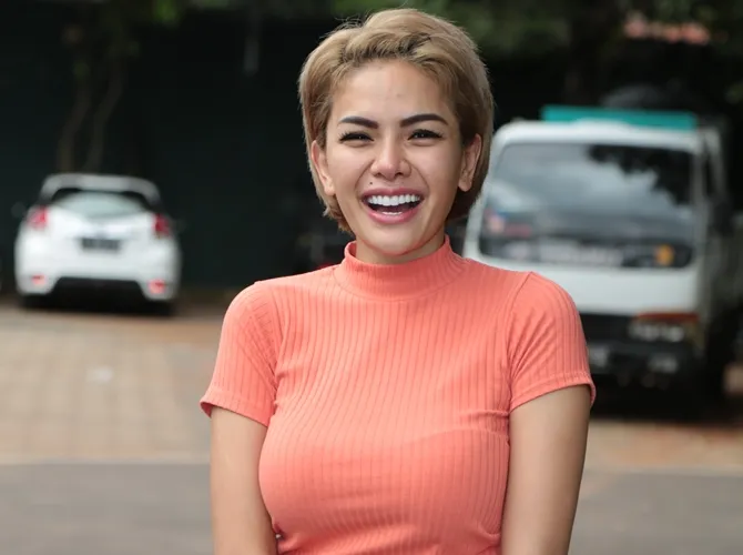 Menurut Nikita, perseteruan antara dua fans artis adalah hal yang biasa terjadi. (Credit: KapanLagi.com/Muhammad Akrom Sukarya)