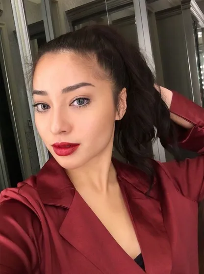 Memakai lipstick merah, penampilan Nikita Willy ini makin terlihat bold! /©instagram.com/nikitawillyofficial94