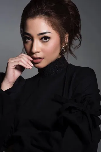 Selain busana, Nikita Willy juga gemar mengenakan make-up yang flawless. /©instagram.com/nikitawillyofficial94