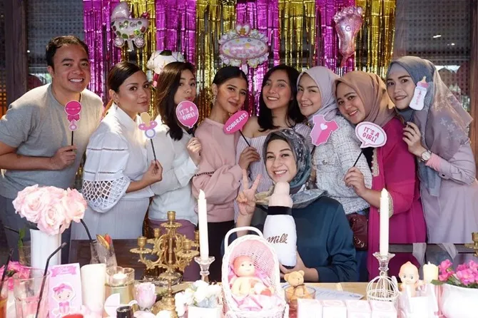 Nina Zatulini Hamil Lagi