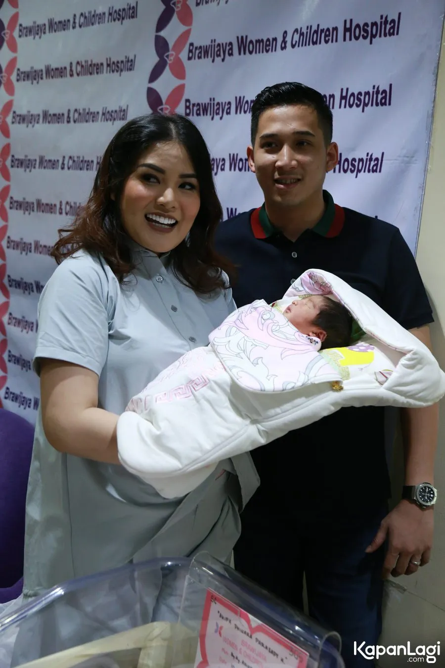 Kebahagiaan Nindy dan Aska yang mendapatkan anak kedua. ©KapanLagi.com/Agus Apriyanto