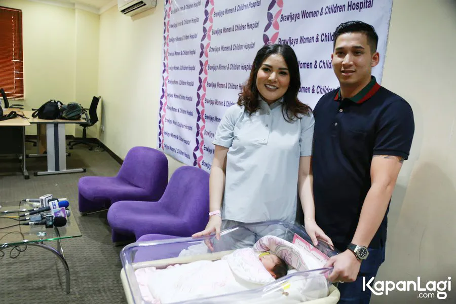 Putra sulung Nindy bahagia dengan kelahiran adiknya/©KapanLagi.com®/Agus Apriyanto