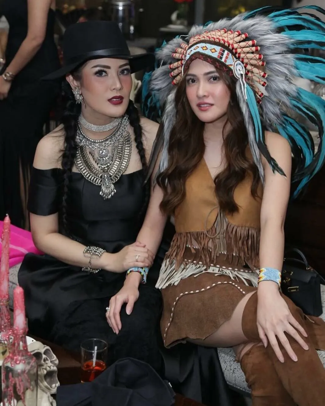 Hadiri acara Halloween, Nindy tampil dengan busana serba hitam. /©instagram.com/nindyparasadyharsono