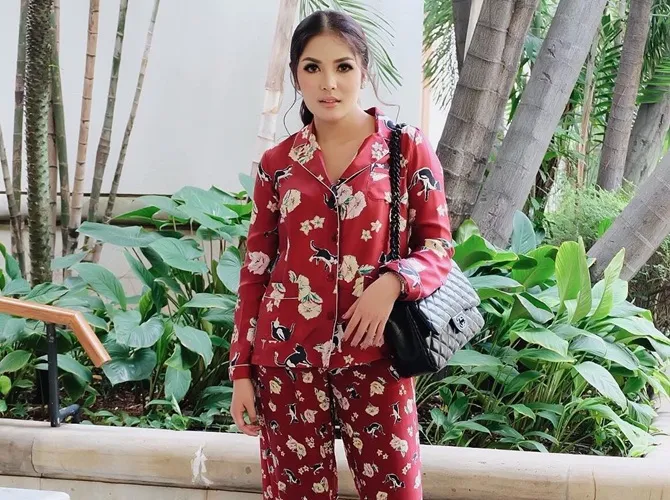 Penampilan Nindy yang jadi bahan perbincangan. Credit: instagram.com/nindyparasadyharsono