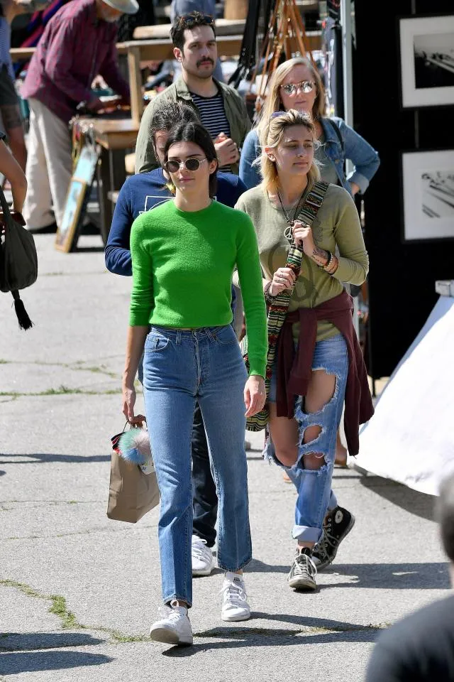 Kendall Jenner dan Paris Jackson belanja bareng © via The Sun