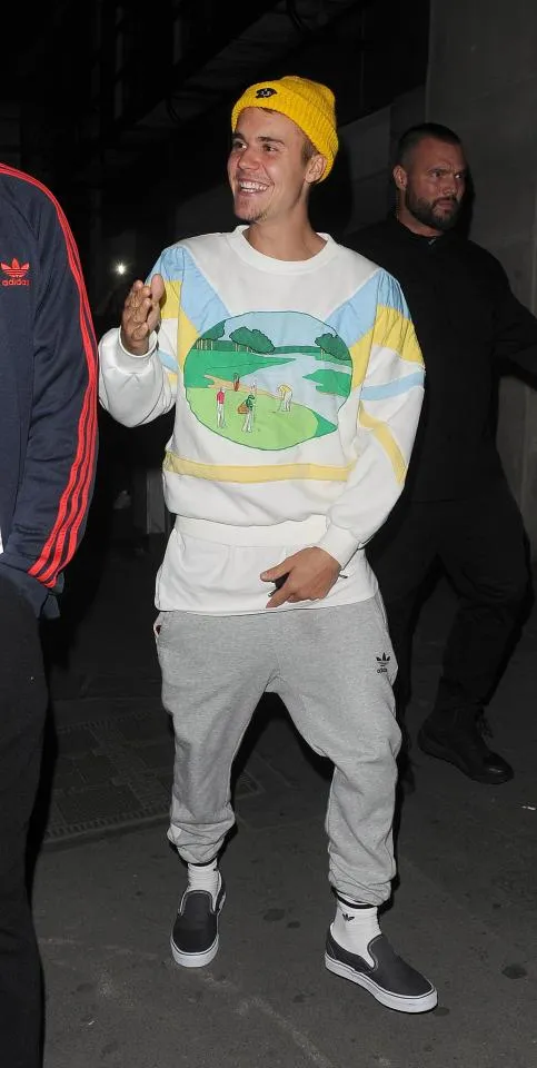 Justin berpesta di salah satu klub malam di London © thesun.co.uk